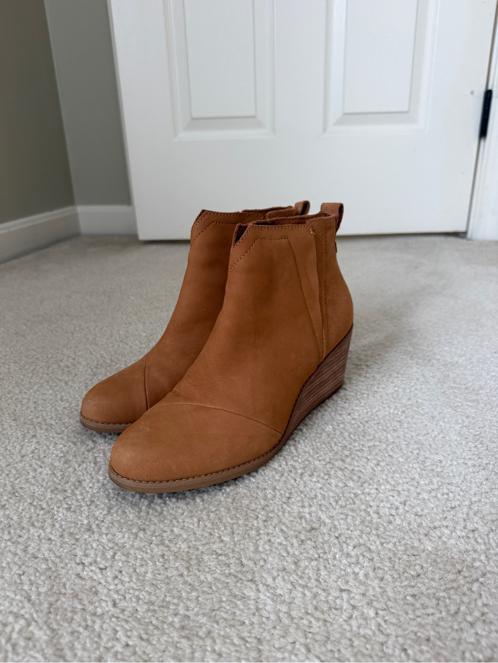 *LIKE NEW* Toms Tan Wedge Ankle Booties